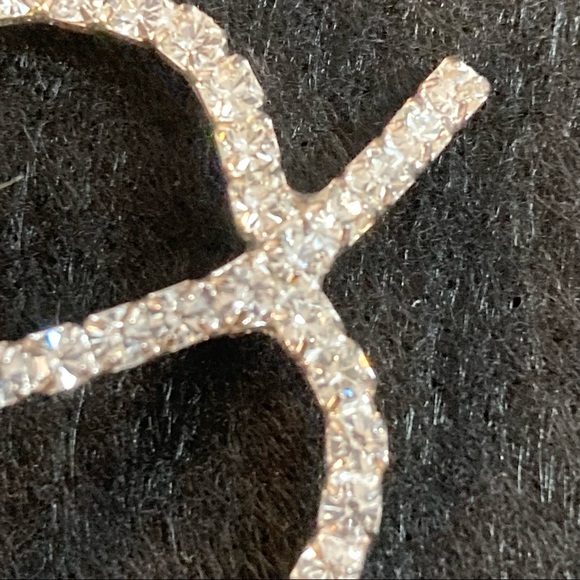 Crystal leaf brooch - Picture 2 of 5